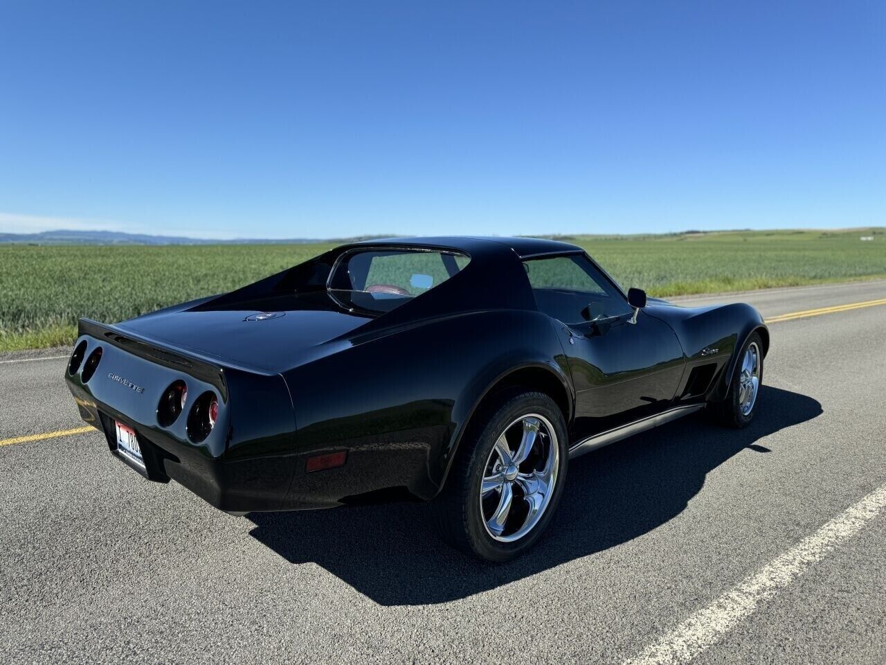 Chevrolet-Corvette-Coupe-1976-24