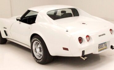 Chevrolet-Corvette-Coupe-1976-3