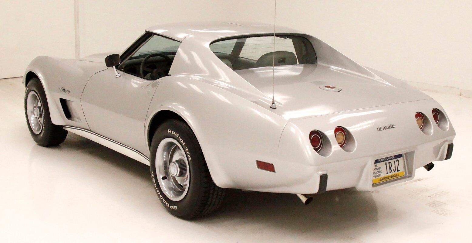 Chevrolet-Corvette-Coupe-1976-3