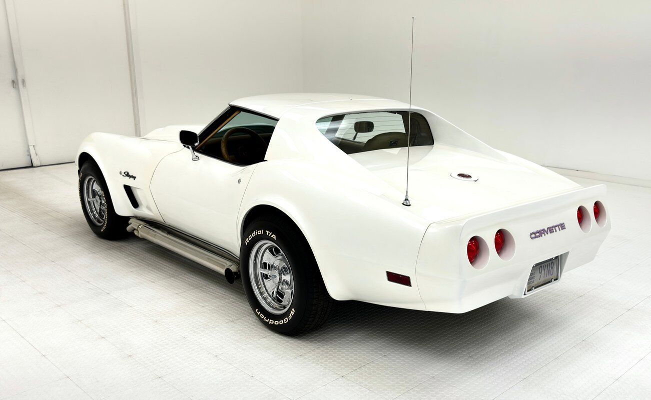 Chevrolet-Corvette-Coupe-1976-3