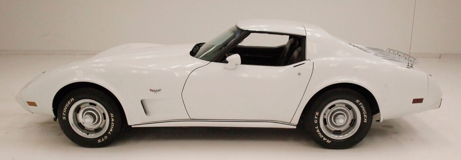 Chevrolet-Corvette-Coupe-1977-1