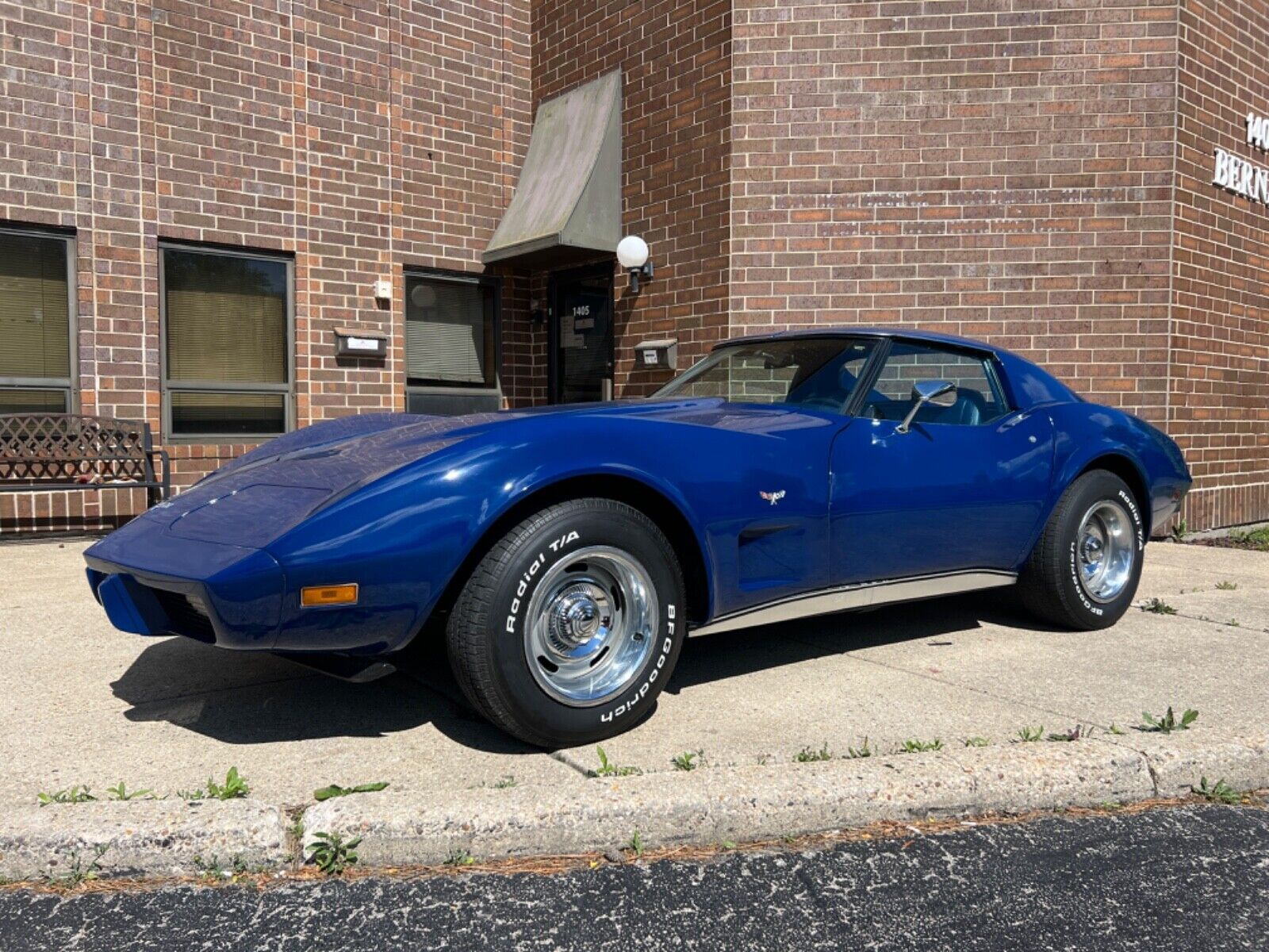 Chevrolet-Corvette-Coupe-1977-1