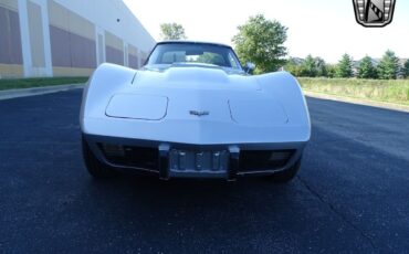 Chevrolet-Corvette-Coupe-1977-10