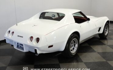 Chevrolet-Corvette-Coupe-1977-10