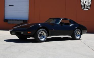 Chevrolet-Corvette-Coupe-1977-2