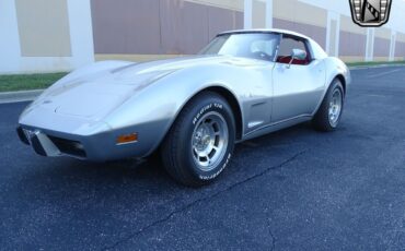 Chevrolet-Corvette-Coupe-1977-2