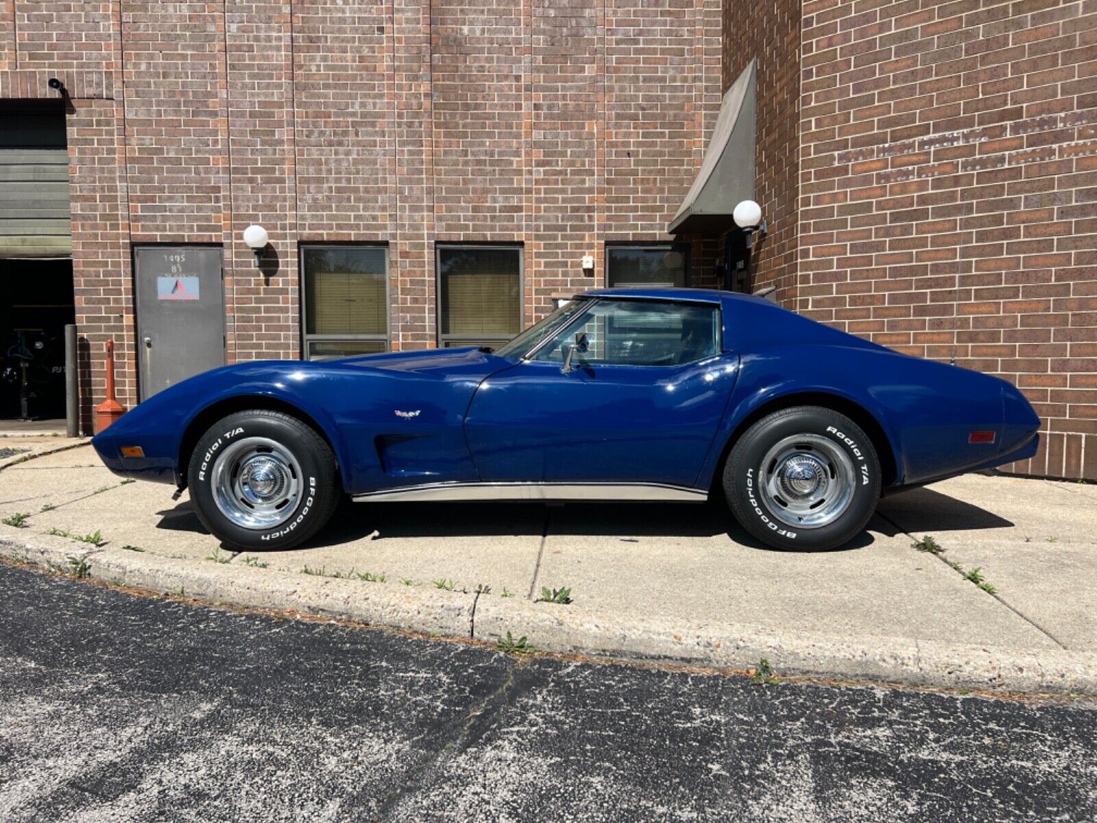 Chevrolet-Corvette-Coupe-1977-2