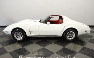 Chevrolet-Corvette-Coupe-1977-2