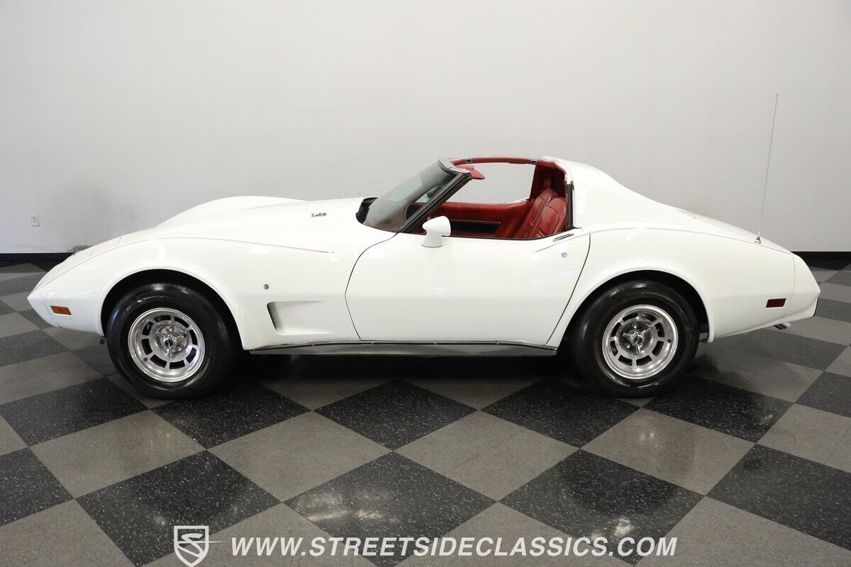 Chevrolet-Corvette-Coupe-1977-2