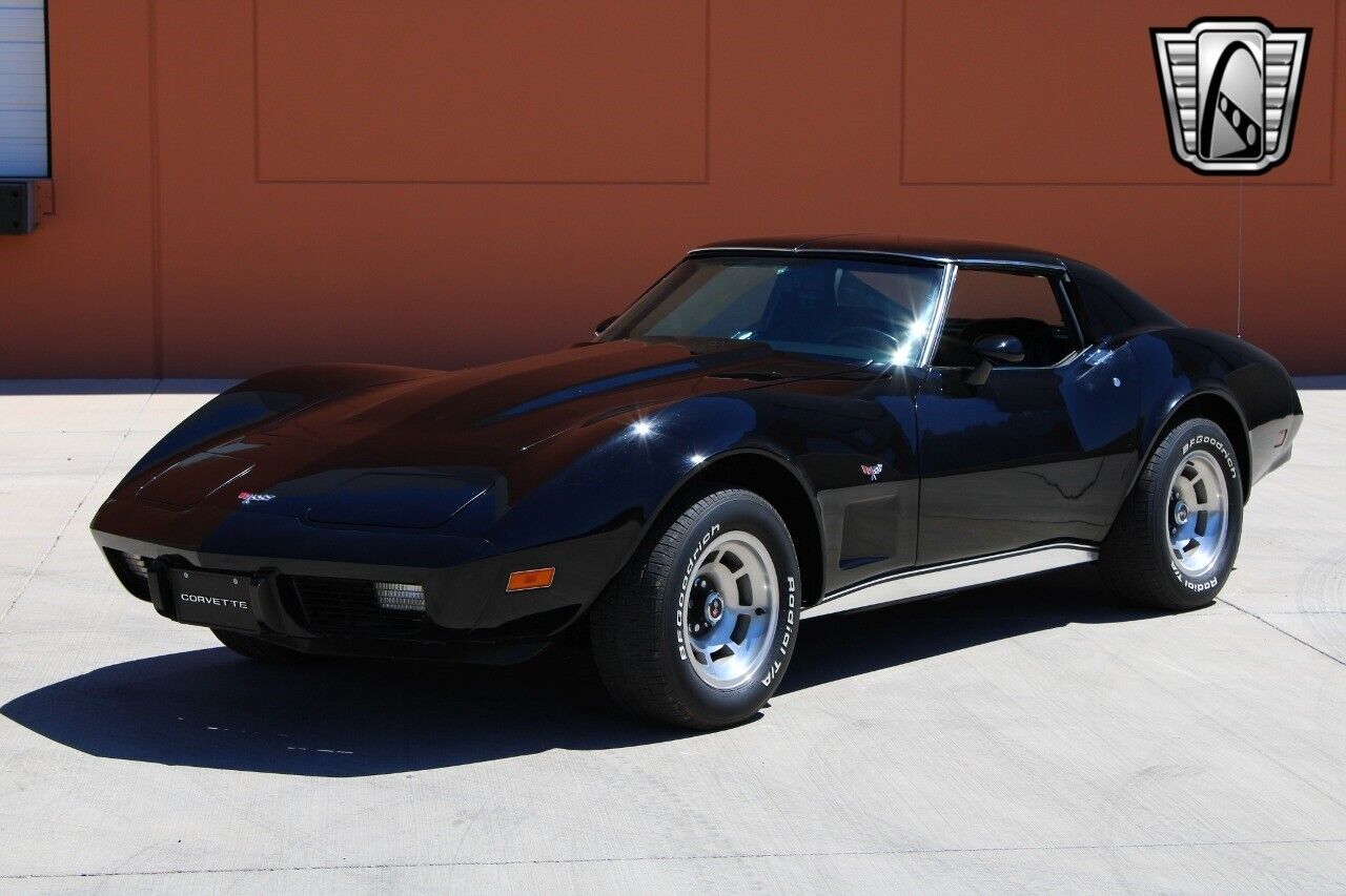 Chevrolet-Corvette-Coupe-1977-3