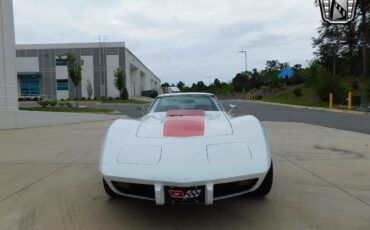 Chevrolet-Corvette-Coupe-1977-3