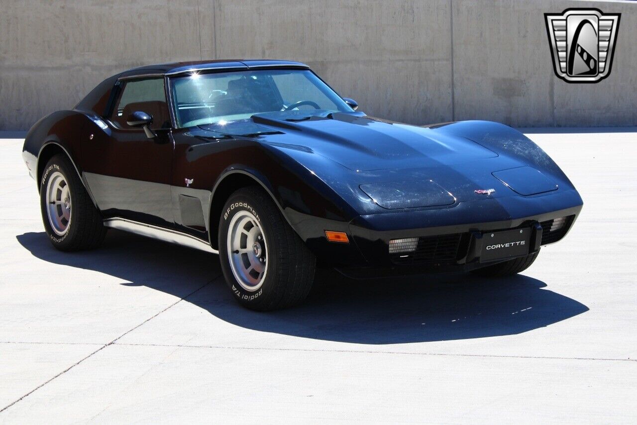 Chevrolet-Corvette-Coupe-1977-4