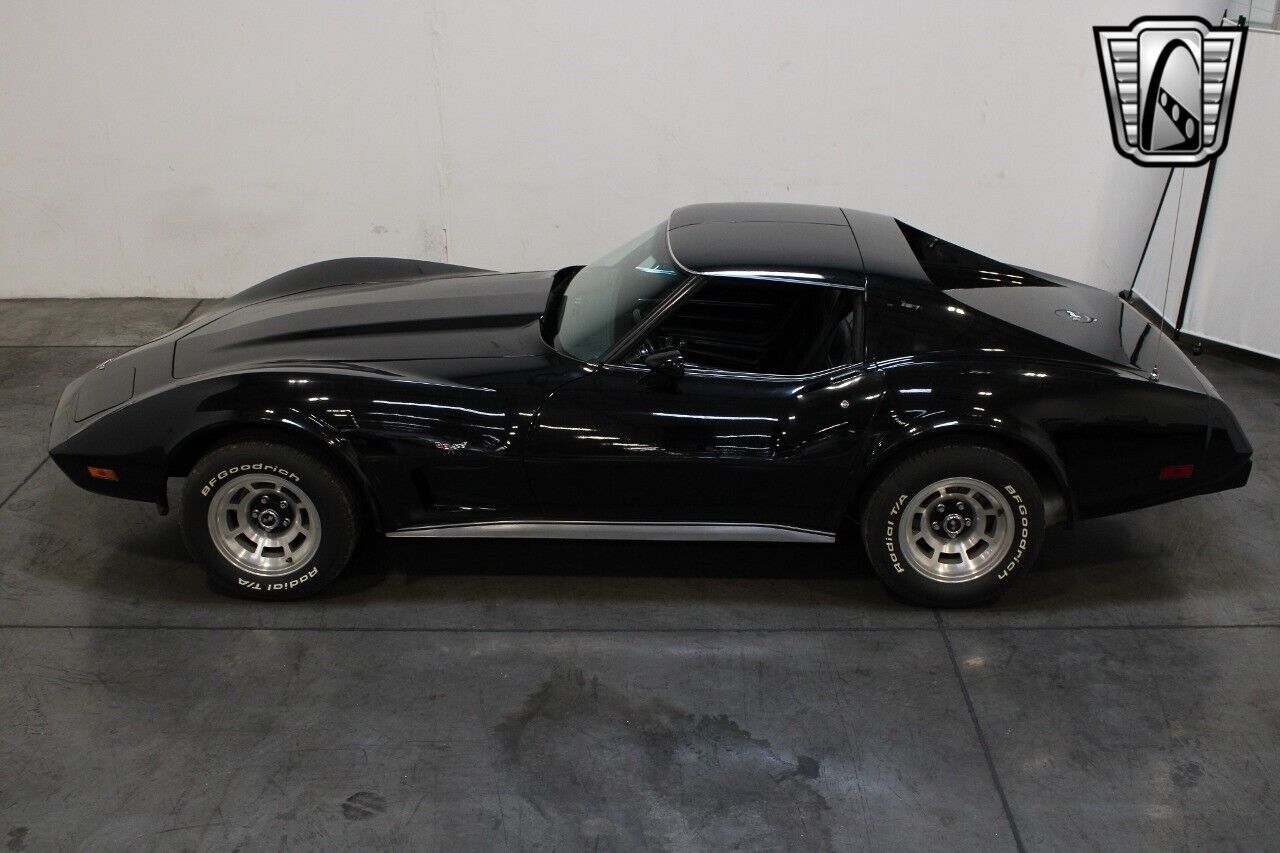 Chevrolet-Corvette-Coupe-1977-8