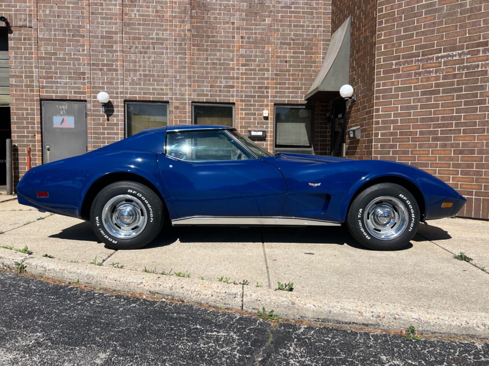 Chevrolet-Corvette-Coupe-1977-8