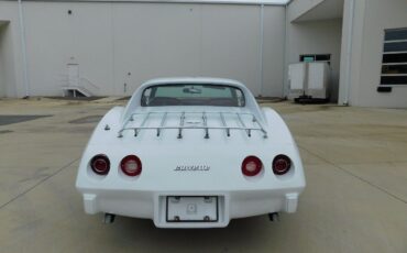 Chevrolet-Corvette-Coupe-1977-9