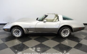 Chevrolet-Corvette-Coupe-1978-2