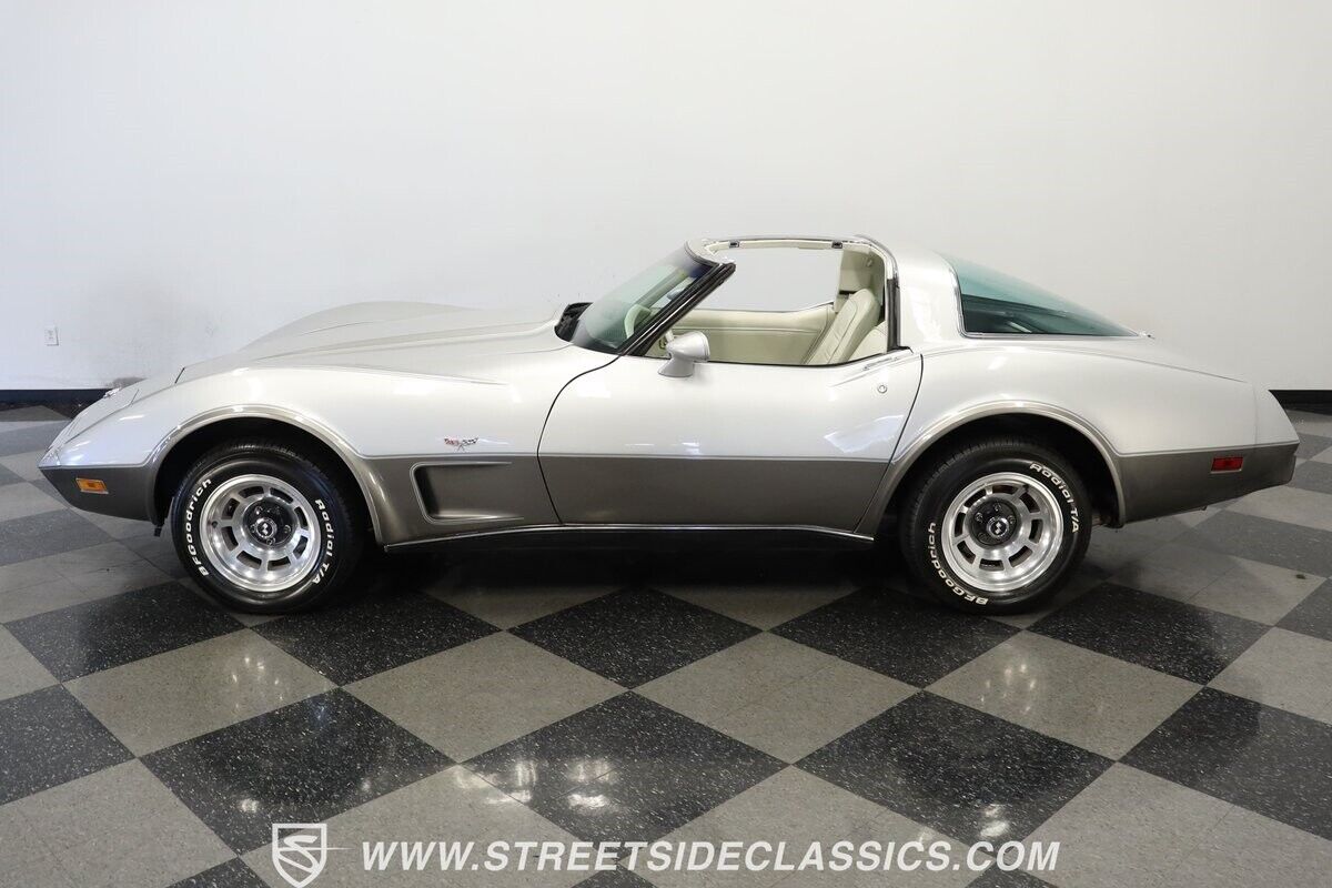 Chevrolet-Corvette-Coupe-1978-2