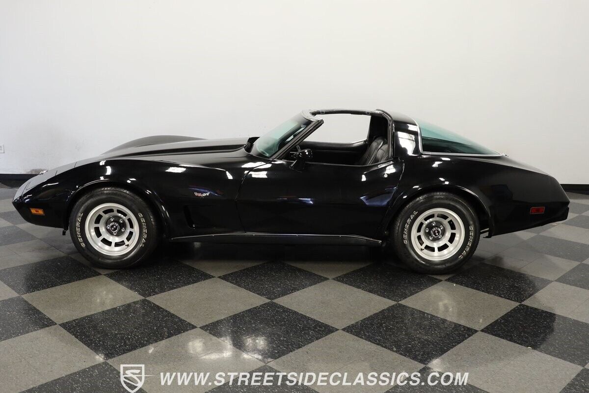 Chevrolet-Corvette-Coupe-1978-2