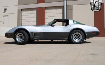 Chevrolet-Corvette-Coupe-1978-3