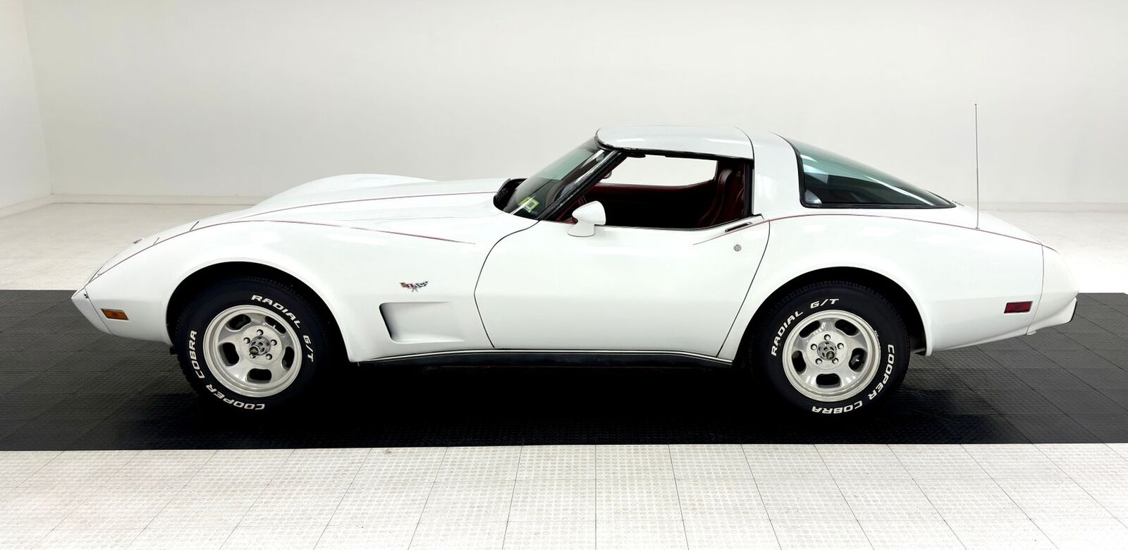 Chevrolet-Corvette-Coupe-1979-1