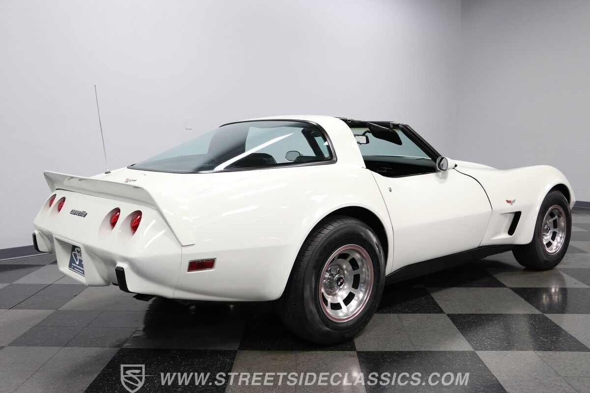 Chevrolet-Corvette-Coupe-1979-13