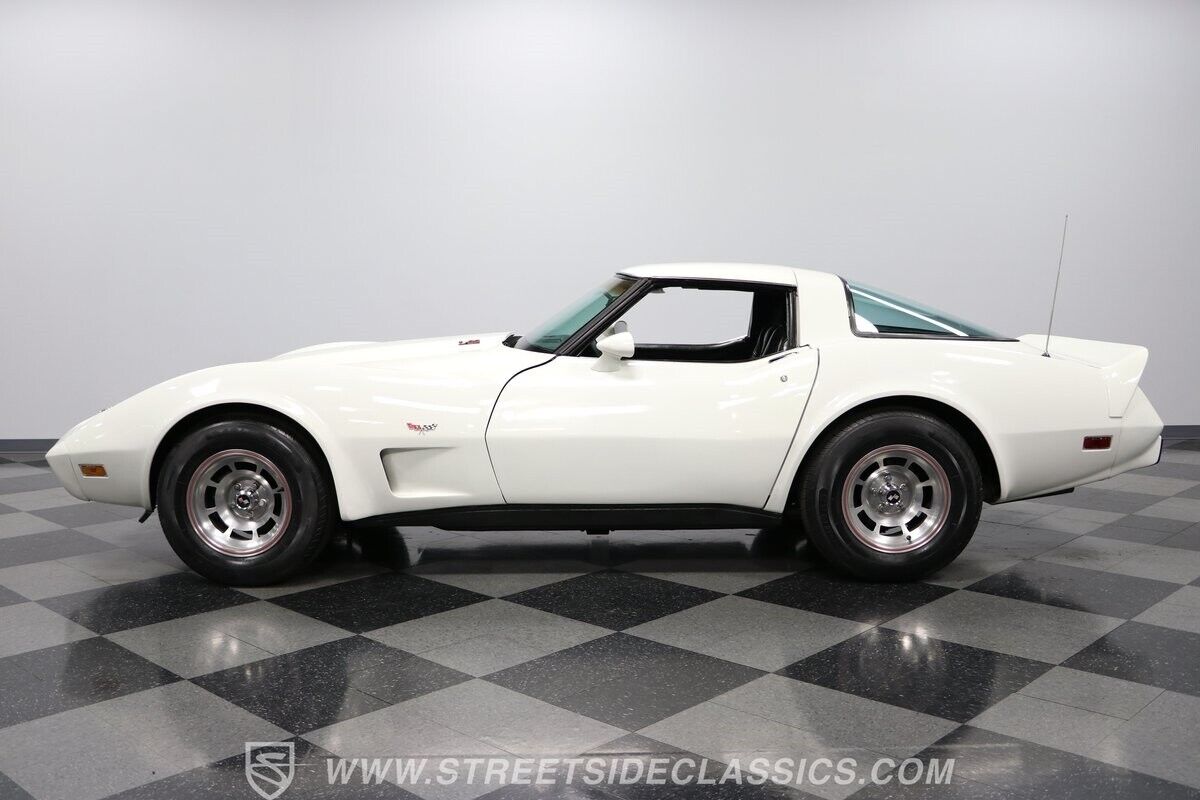 Chevrolet-Corvette-Coupe-1979-2