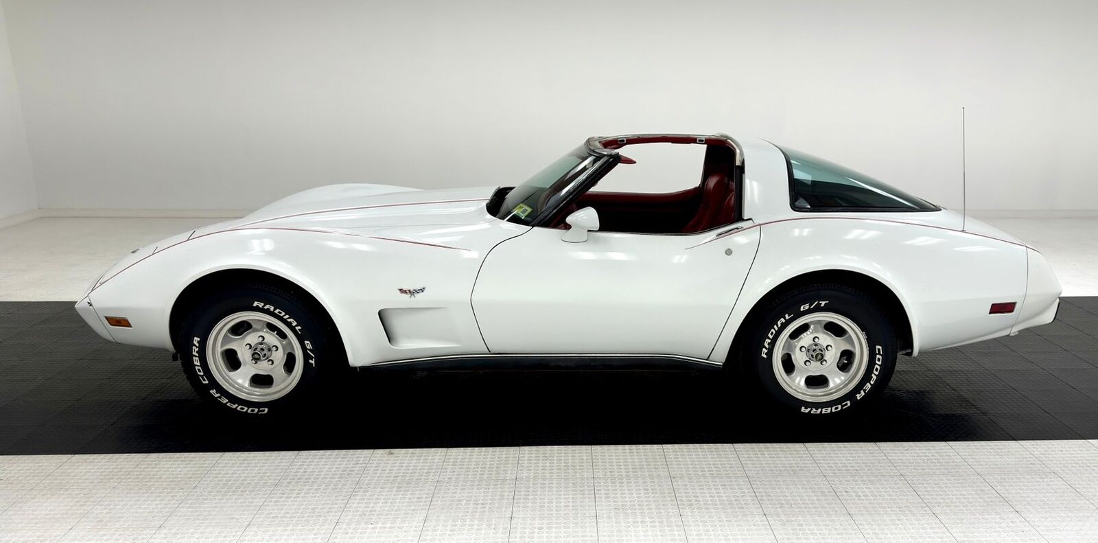 Chevrolet-Corvette-Coupe-1979-2