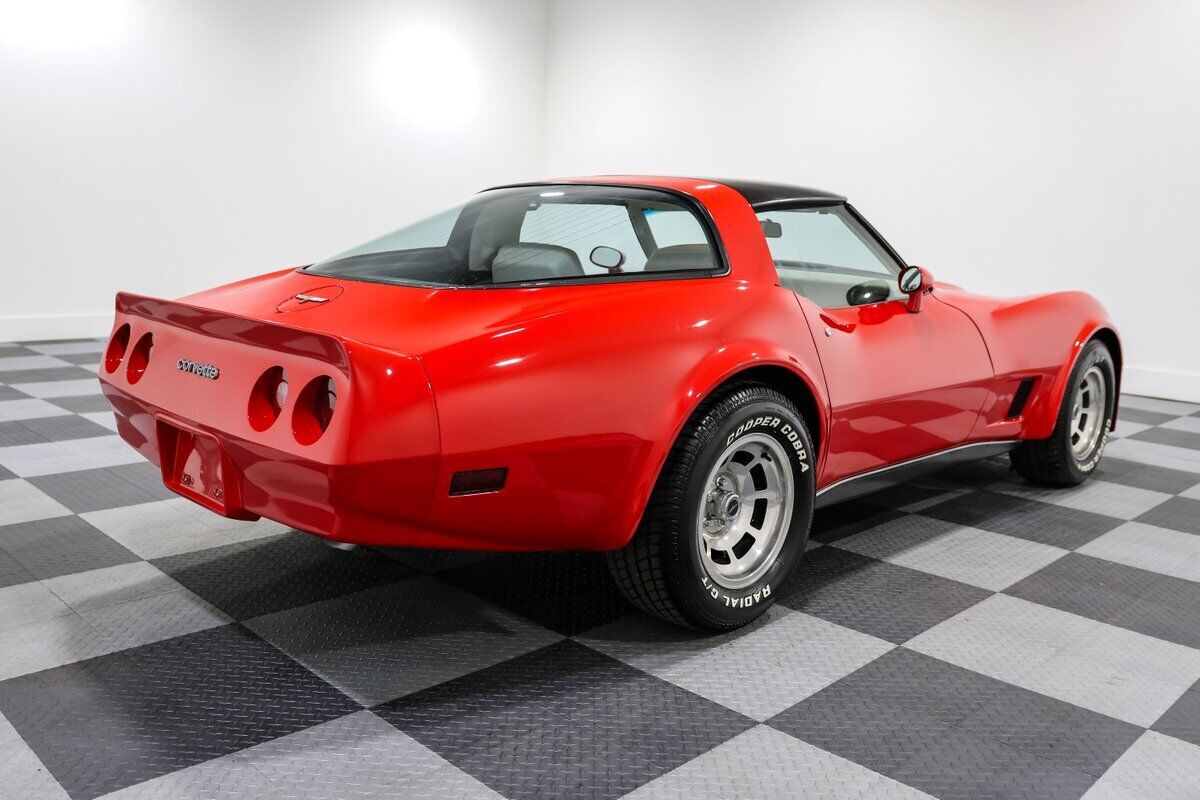 Chevrolet-Corvette-Coupe-1980-10