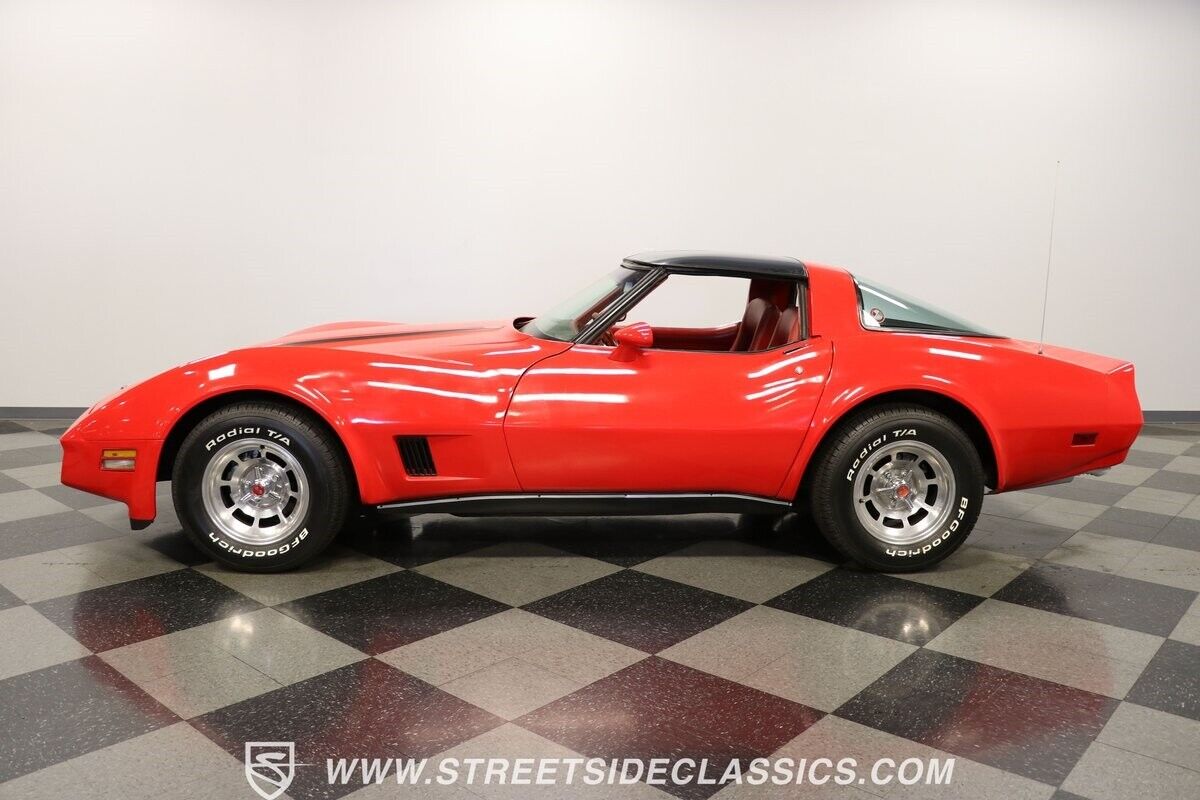 Chevrolet-Corvette-Coupe-1980-2