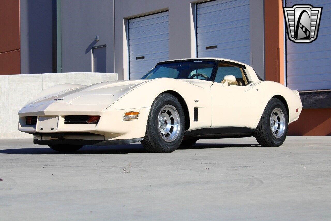 Chevrolet-Corvette-Coupe-1980-6