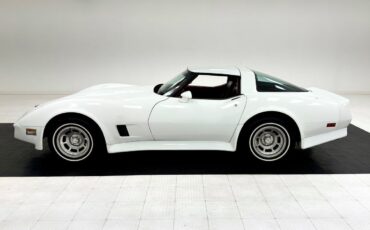 Chevrolet-Corvette-Coupe-1981-1