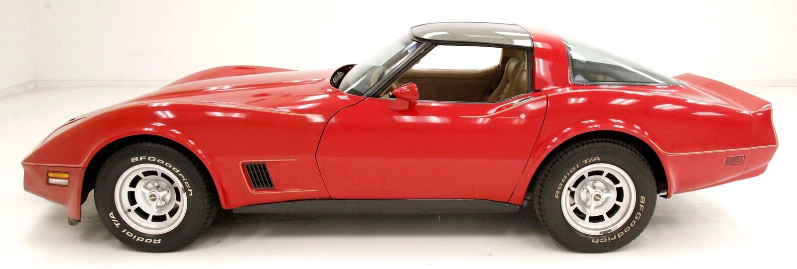 Chevrolet-Corvette-Coupe-1981-1