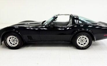 Chevrolet-Corvette-Coupe-1981-2