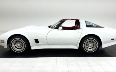 Chevrolet-Corvette-Coupe-1981-2