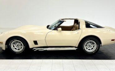 Chevrolet-Corvette-Coupe-1981-2