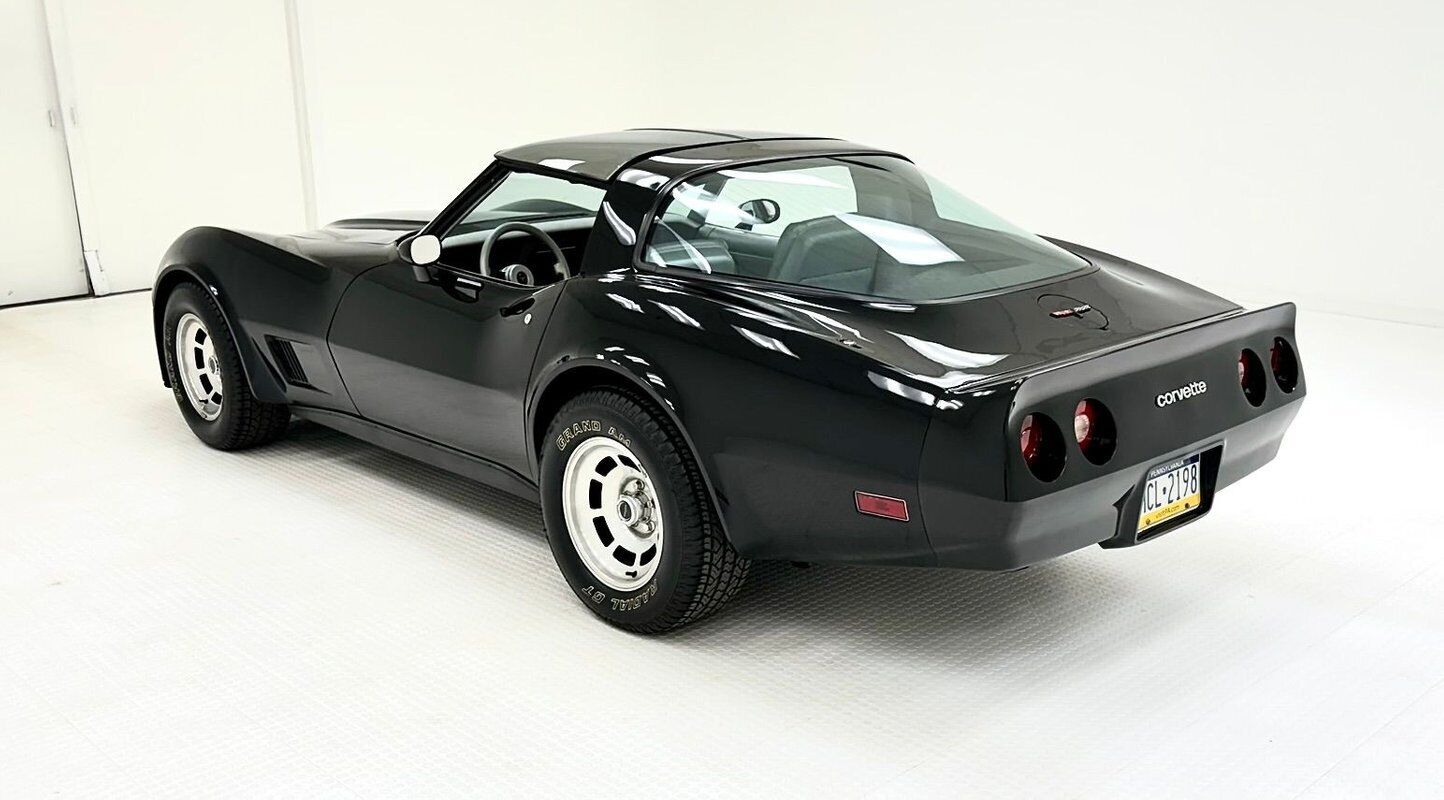 Chevrolet-Corvette-Coupe-1981-3