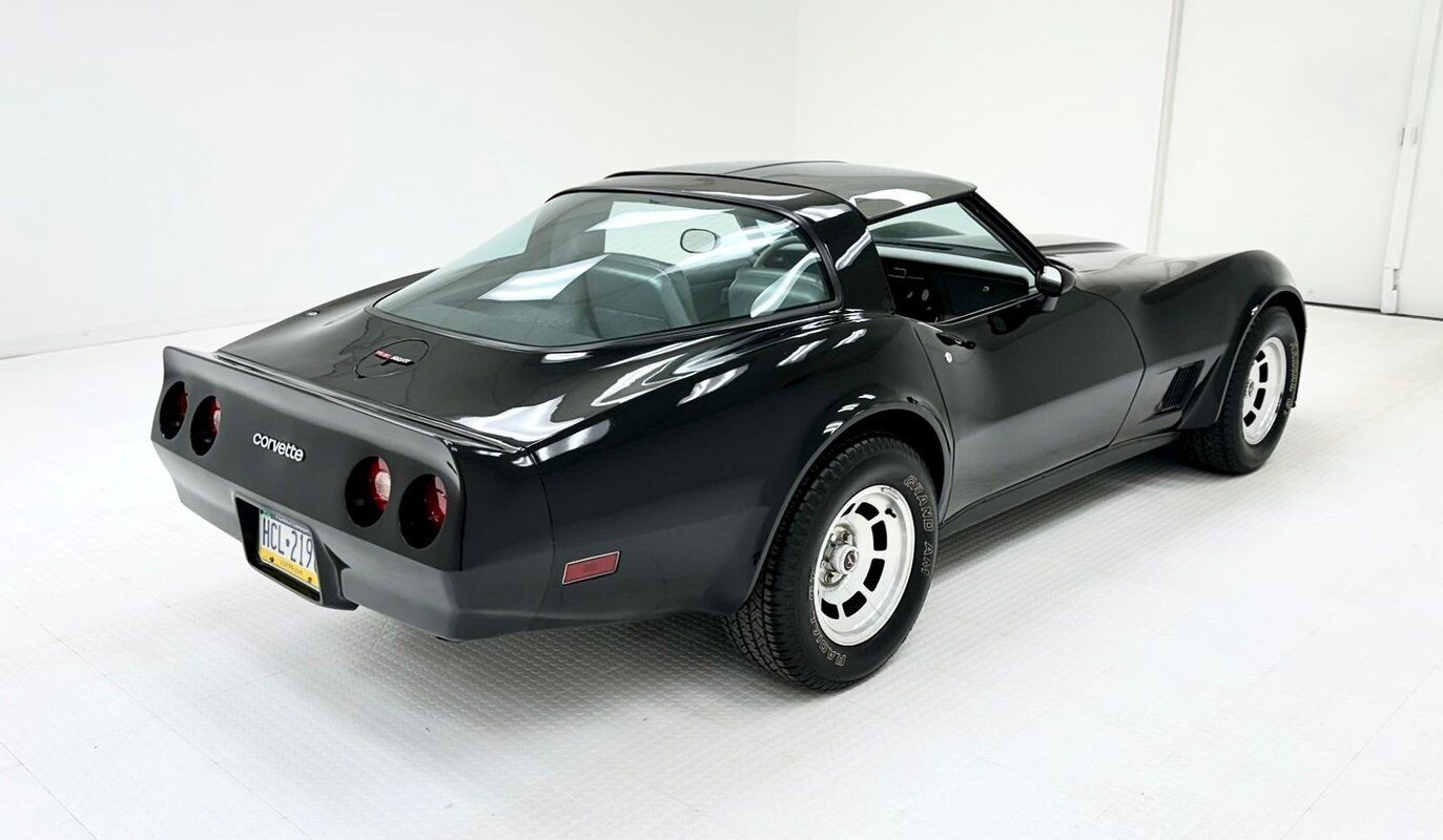 Chevrolet-Corvette-Coupe-1981-5