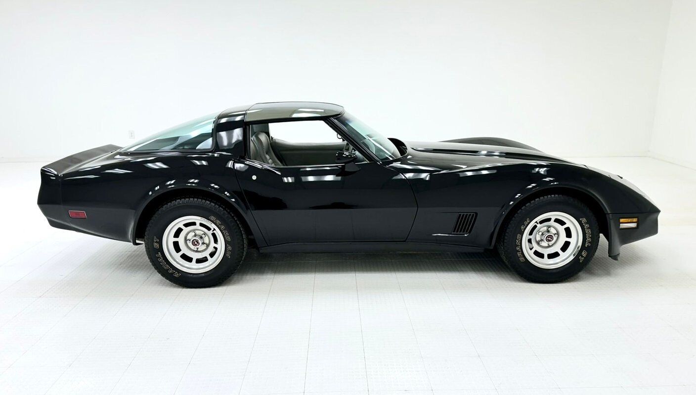 Chevrolet-Corvette-Coupe-1981-6