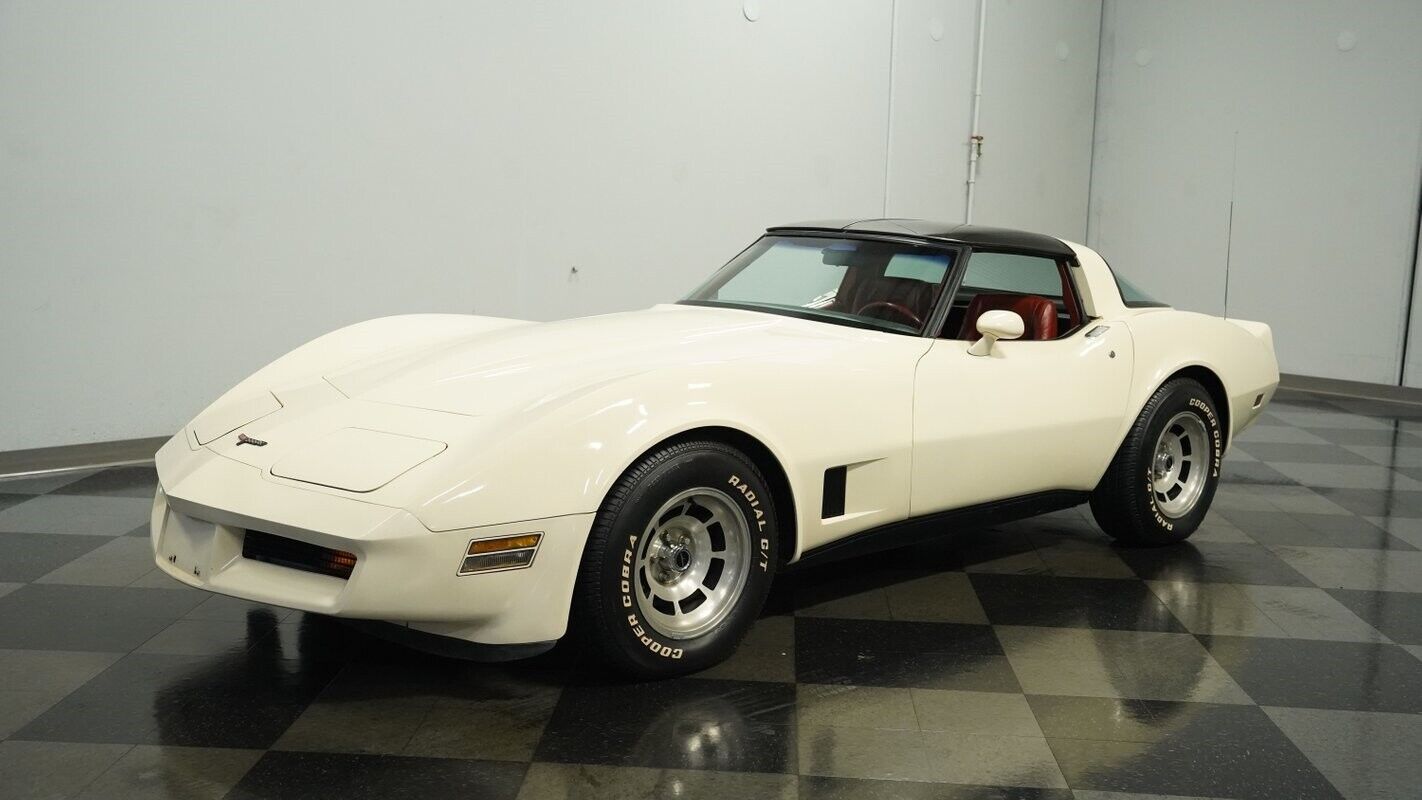 Chevrolet-Corvette-Coupe-1981-6