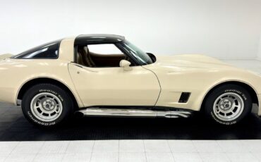 Chevrolet-Corvette-Coupe-1981-6