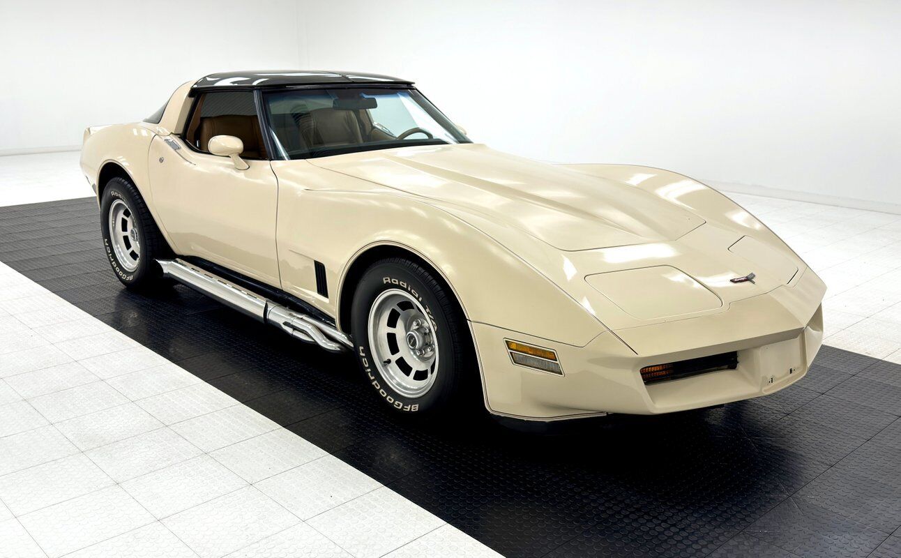 Chevrolet-Corvette-Coupe-1981-7