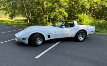 Chevrolet-Corvette-Coupe-1982-1