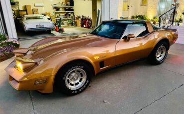 Chevrolet-Corvette-Coupe-1982-1