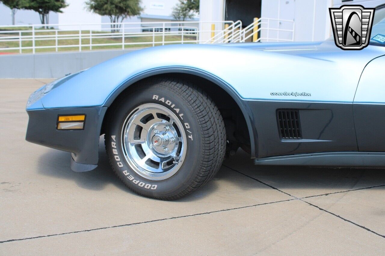 Chevrolet-Corvette-Coupe-1982-11