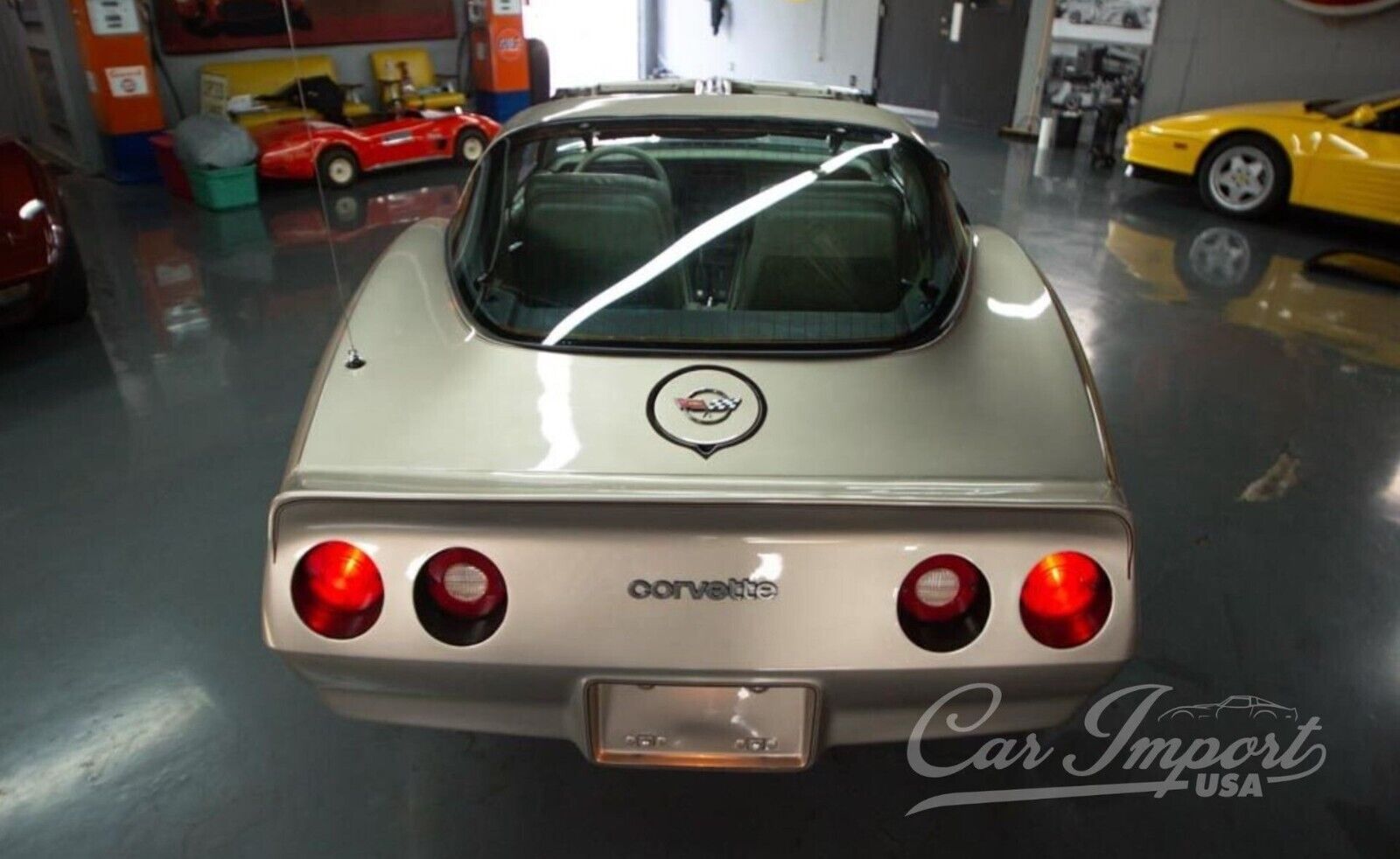 Chevrolet-Corvette-Coupe-1982-14