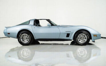 Chevrolet-Corvette-Coupe-1982-14