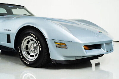 Chevrolet-Corvette-Coupe-1982-16