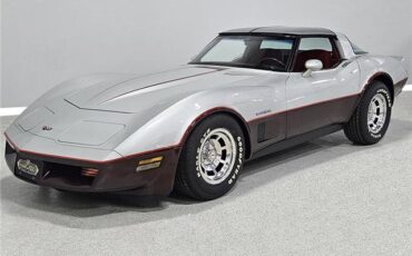 Chevrolet-Corvette-Coupe-1982-2