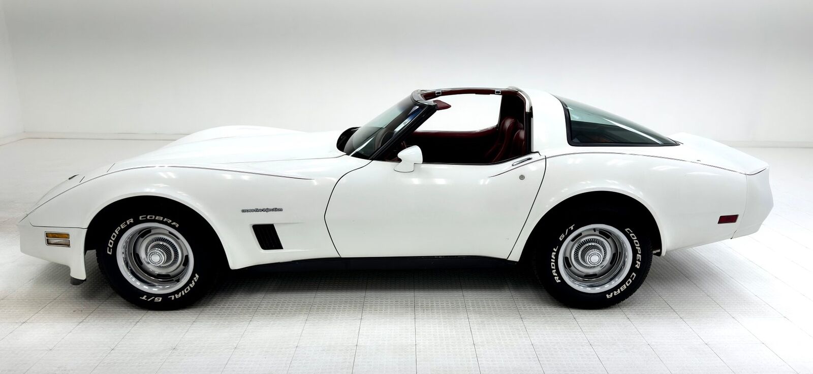 Chevrolet-Corvette-Coupe-1982-2