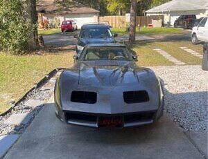 Chevrolet-Corvette-Coupe-1982-2